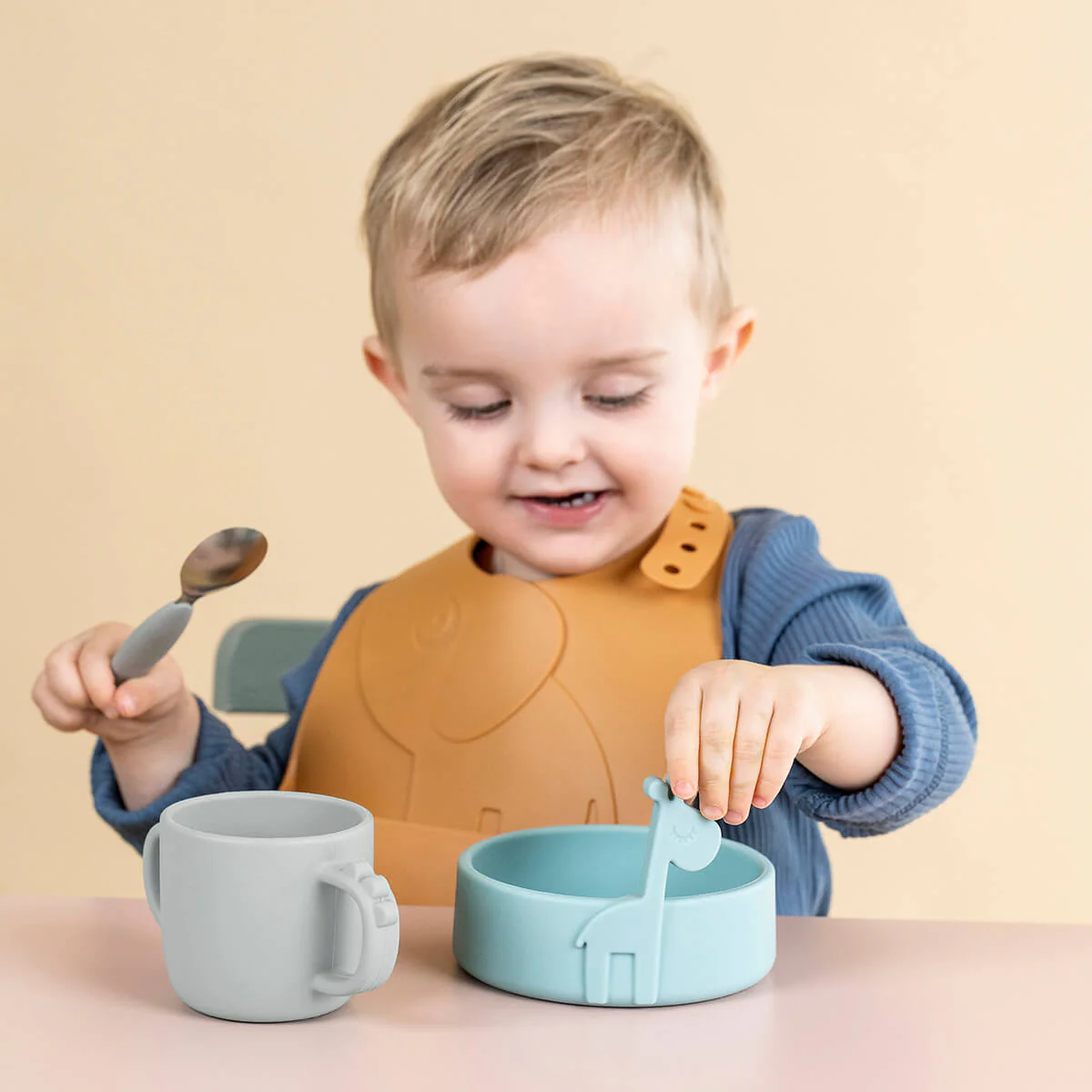 Kindergeschirr Verkauf -Kindergeschirr Verkauf Peekaboo 2 handle cup Croco Grey 3 LS